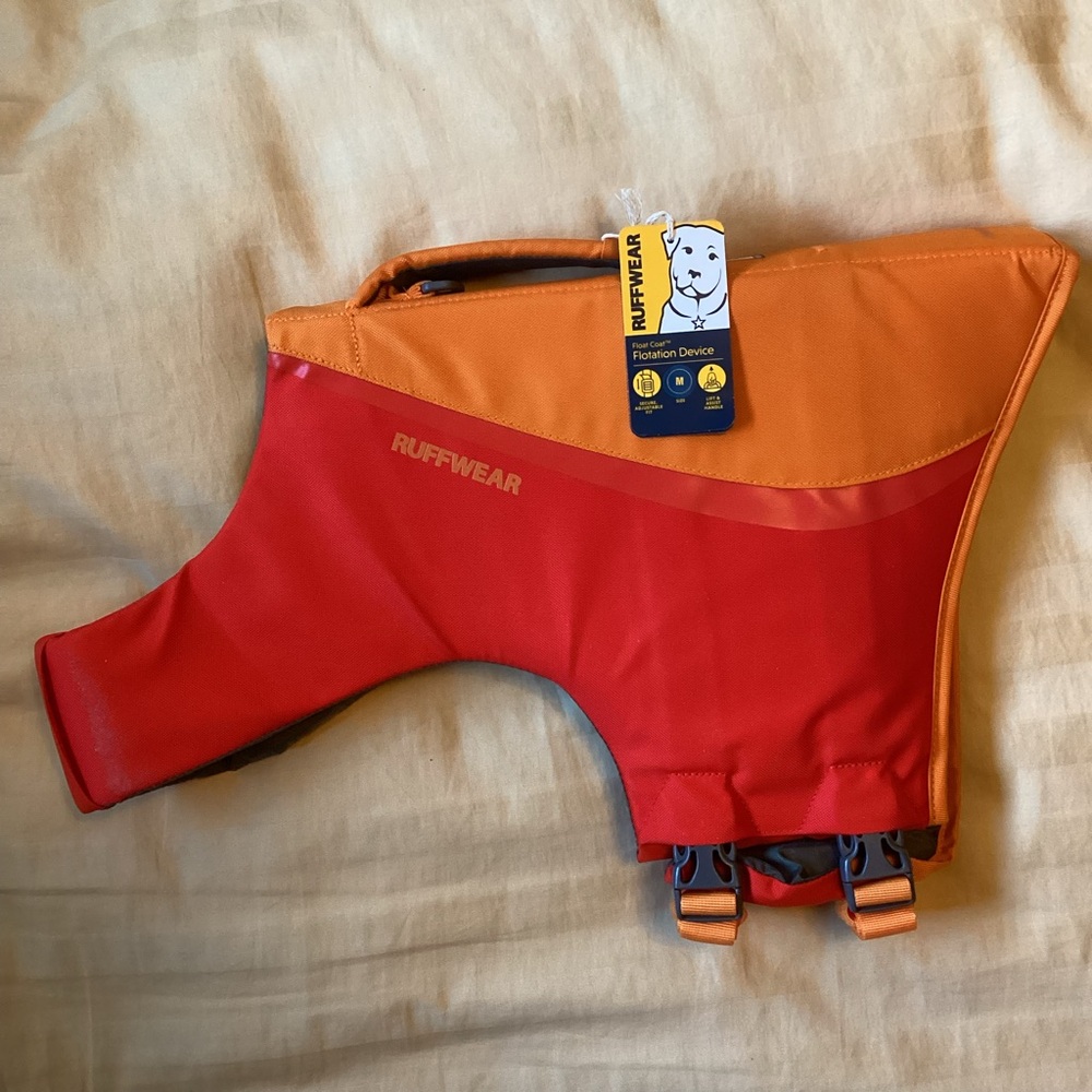 New with tag. Ruffwear dog float coat. Sumac Red, size M